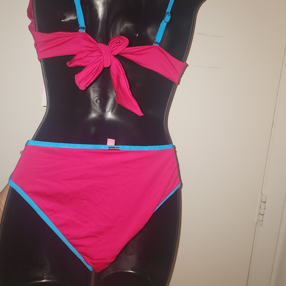 Two Pc Victoria secret hipster bikini - Picture 3 of 3